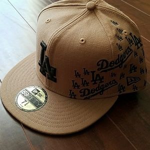 New. AUTHENTIC  Newera 59FIFTY LA HAT